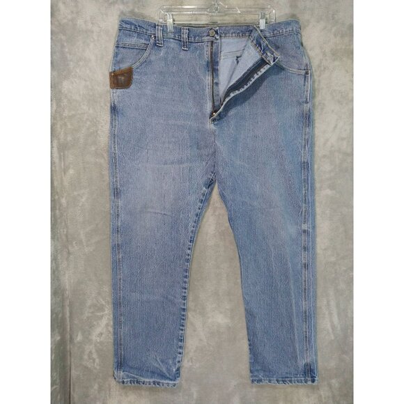 Wrangler Jeans Mens 44x34 Blue Denim RIGGS Workwear Advanced Comfort Light Wash - Picture 1 of 9